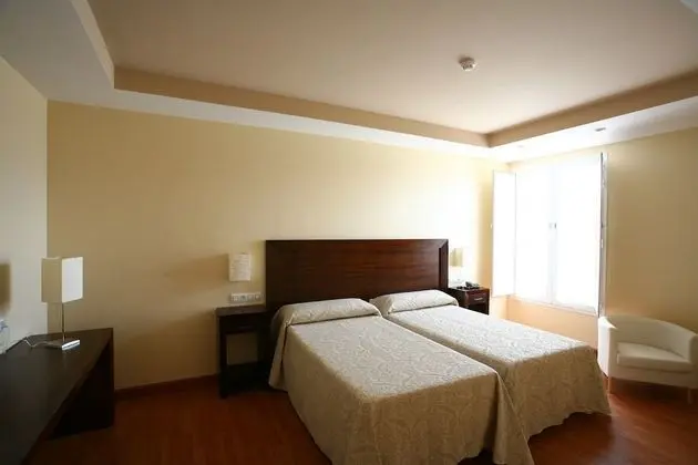 Tek Büyük Yataklı Oda, 2 Tek Kişilik Yatak