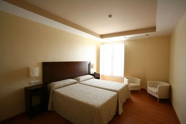 Tek Büyük Yataklı Oda, 2 Tek Kişilik Yatak