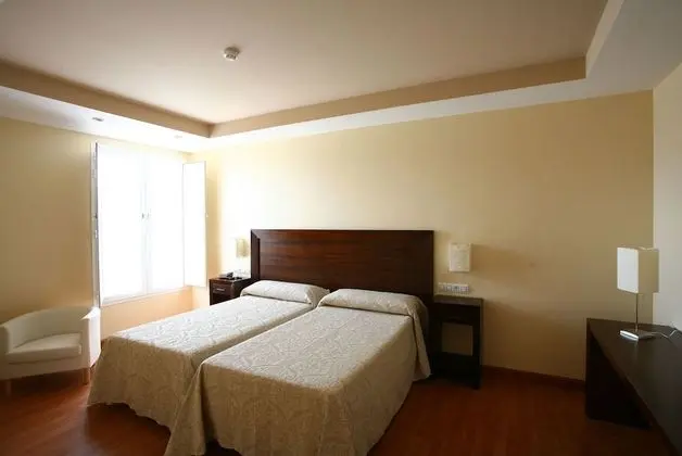 Tek Büyük Yataklı Oda, 2 Tek Kişilik Yatak