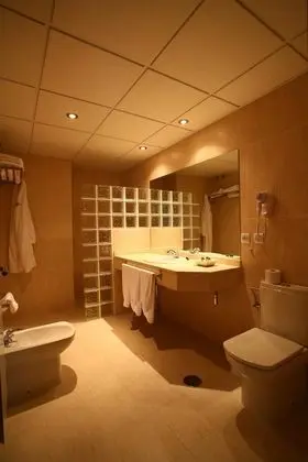 Tek Büyük Yataklı Oda, 2 Tek Kişilik Yatak