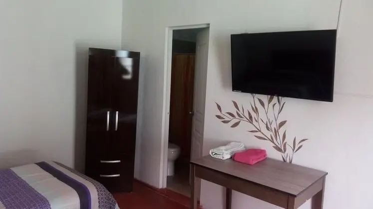 İki Ayrı Yataklı Oda, Ortak Banyo