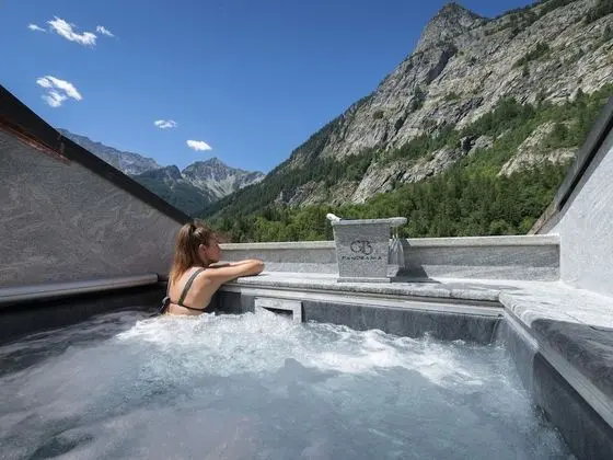 Junior Süit, 1 En Büyük (King) Boy Yatak ve Çekyat