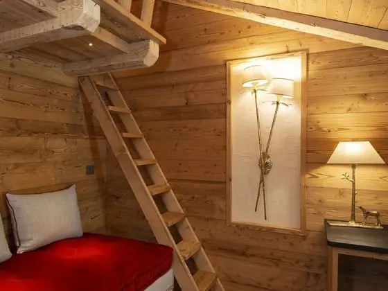 Junior Süit, 1 En Büyük (King) Boy Yatak ve Çekyat