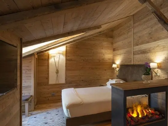 Junior Süit, 1 En Büyük (King) Boy Yatak ve Çekyat