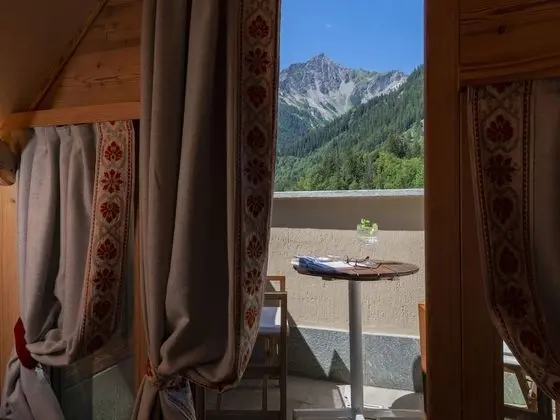 Junior Süit, 1 En Büyük (King) Boy Yatak ve Çekyat