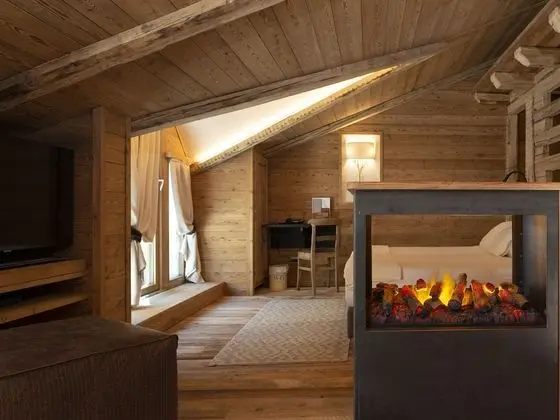 Junior Süit, 1 En Büyük (King) Boy Yatak ve Çekyat