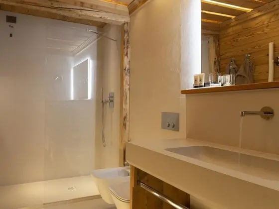 Junior Süit, 1 En Büyük (King) Boy Yatak ve Çekyat