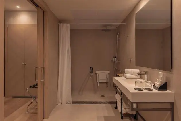Engellilere uygun banyo