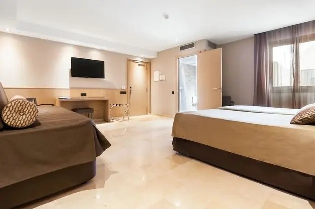 Tek Büyük Yataklı Oda (with extra bed)