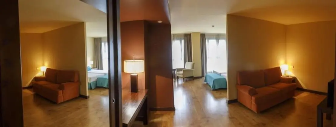 Family Oda (2 adults + 2 children)