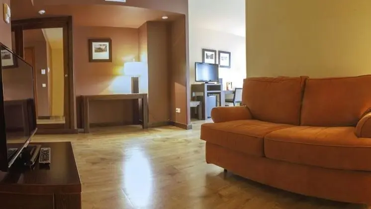 Family Oda (2 adults + 2 children)