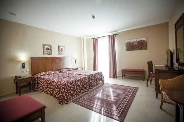 1 Çift Kişilik Veya 2 Tek Kişilik Yatak Capacity 3
