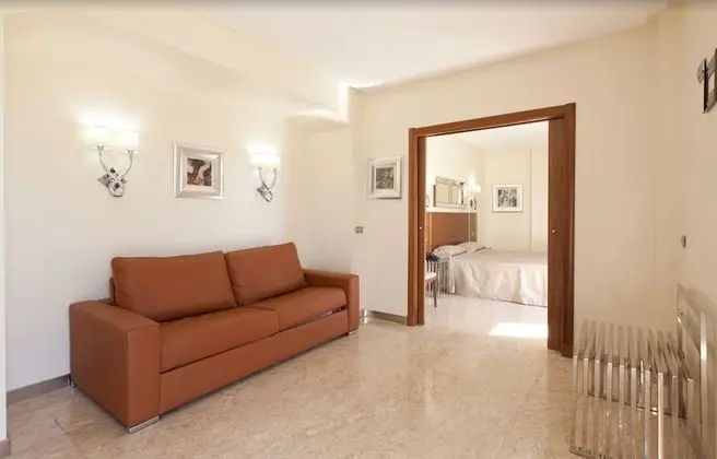 Üç Kişilik Oda (Two beds and sofa bed)