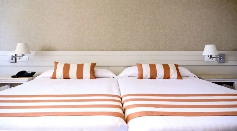 Tek Büyük Yataklı Oda, Zemin Kat (2 Adults + 1 Child)