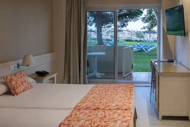 Tek Büyük Yataklı Oda, Zemin Kat (2 Adults + 1 Child)