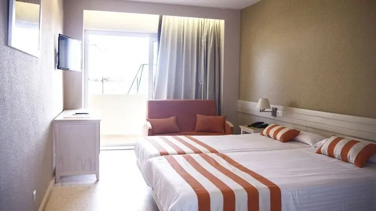 Tek Büyük Yataklı Oda, Zemin Kat (2 Adults + 1 Child)