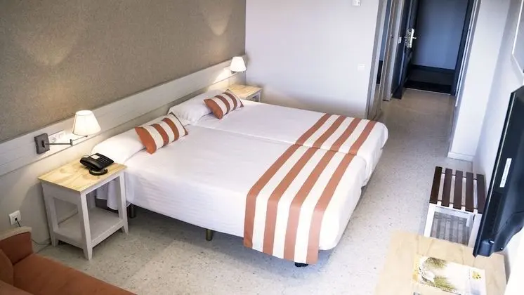 Tek Büyük Yataklı Oda, Zemin Kat (2 Adults + 1 Child)