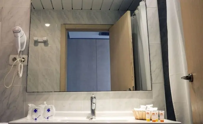 Tek Büyük Yataklı Oda, Zemin Kat (2 Adults + 1 Child)
