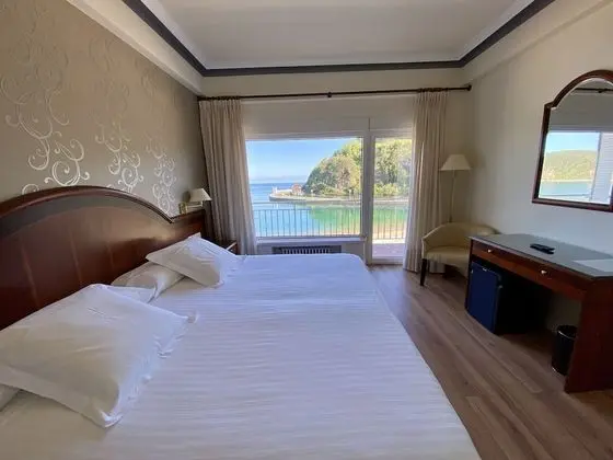 Tek Büyük veya İki Ayrı Yataklı Oda, Deniz Manzaralı