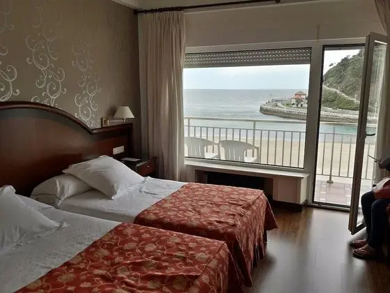 Tek Büyük veya İki Ayrı Yataklı Oda, Deniz Manzaralı