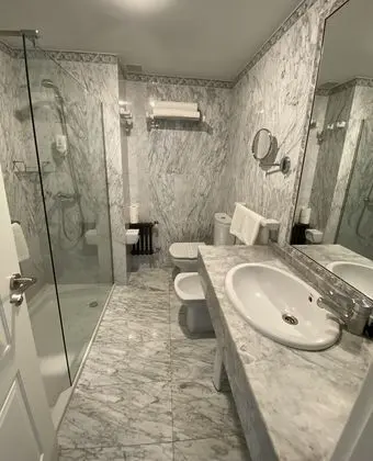 Tek Büyük veya İki Ayrı Yataklı Oda, Deniz Manzaralı