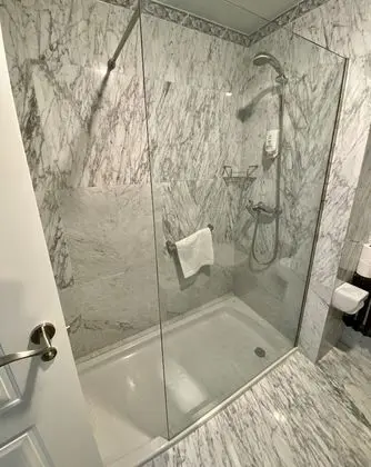 Tek Büyük veya İki Ayrı Yataklı Oda, Deniz Manzaralı