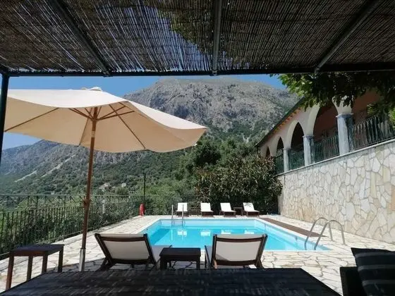 Grand Villa, 4 Yatak Odası, Kişiye Özel Havuzlu, Deniz Manzaralı