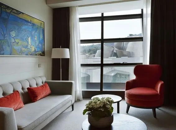 Deluxe Suite Guggenheim View