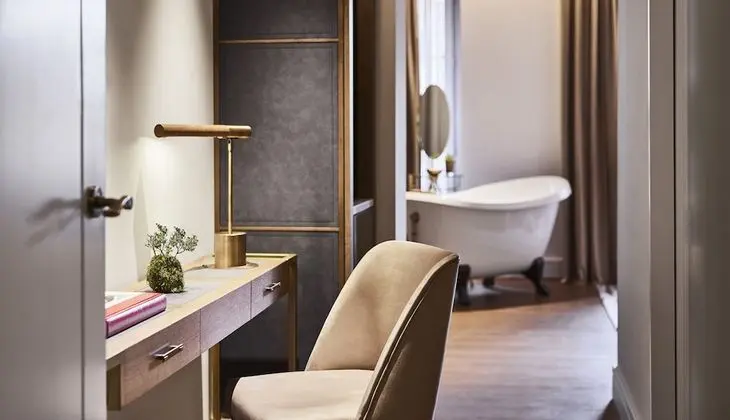 Exclusive Tek Büyük Yataklı Oda