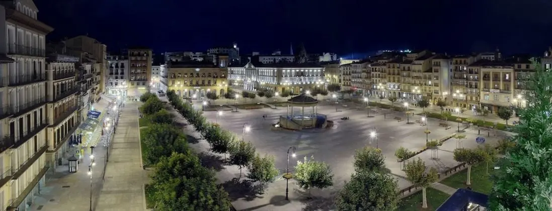 Junior Süit (Vista plaza del castillo)