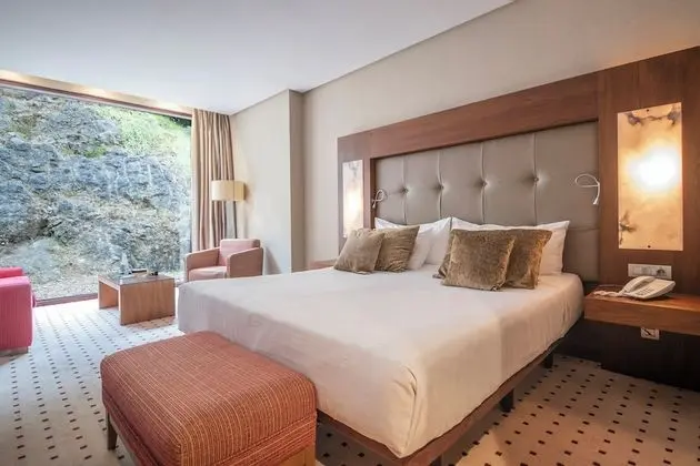 Standard Büyük Yataklı Tek Kişilik Oda