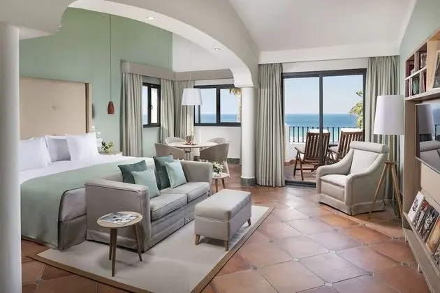 Red Level, Junior Süit