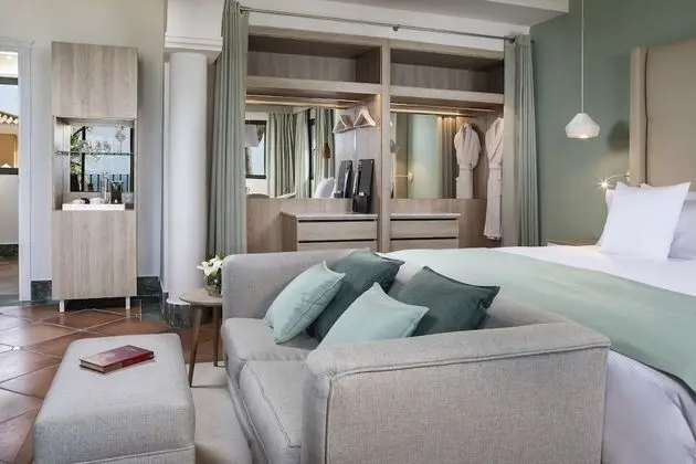 Red Level, Junior Süit