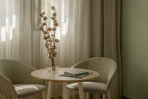 Red Level, Junior Süit