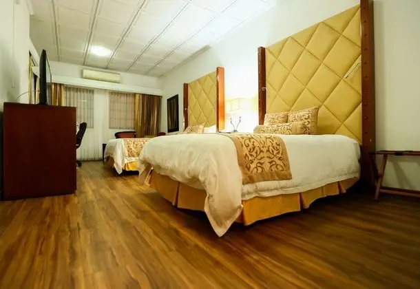 Deluxe Süit, Havuz Kenarı