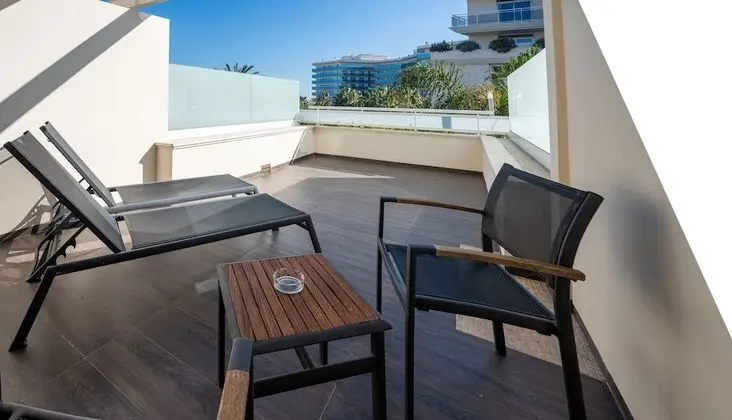 Family Oda, Bahçe Manzaralı (3 adults and 1 child)