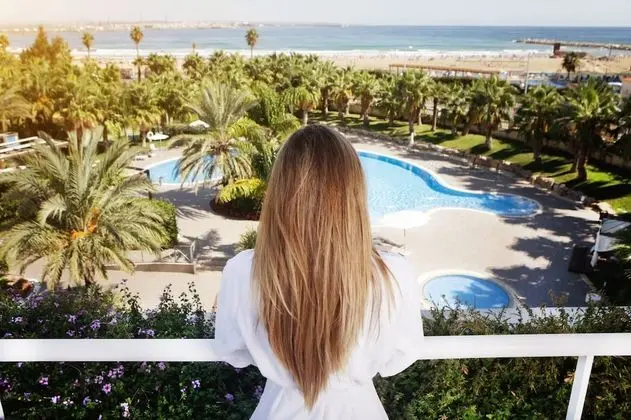 Family Oda, Bahçe Manzaralı (3 adults and 1 child)