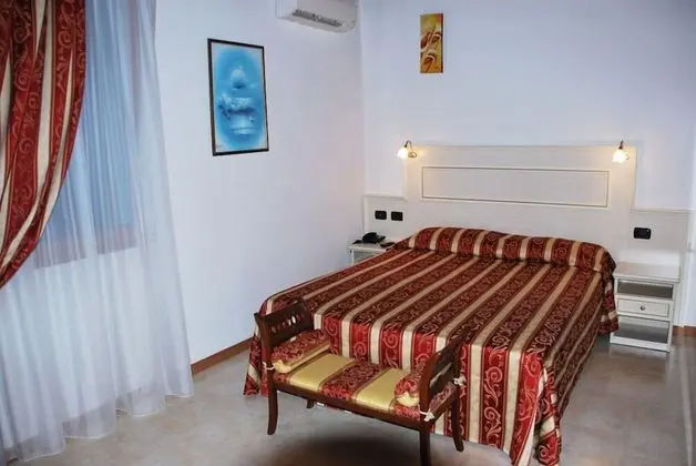 Comfort Tek Büyük Yataklı Oda