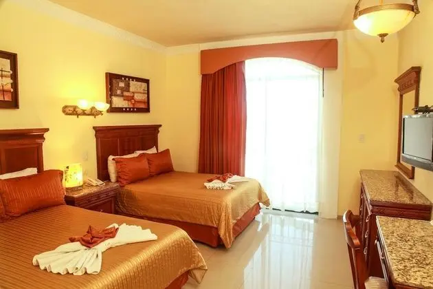 Master Suite, 2 Bedroom, Kitchenette, Bathtub