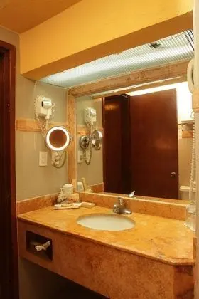 Master Suite, 2 Bedroom, Kitchenette, Bathtub