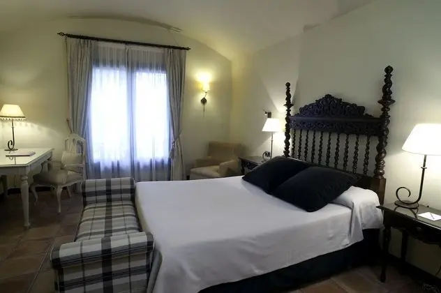 Classic Büyük Yataklı Tek Kişilik Oda