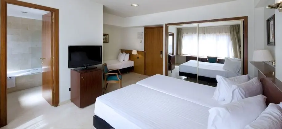 Üç Kişilik Oda (With extra bed)