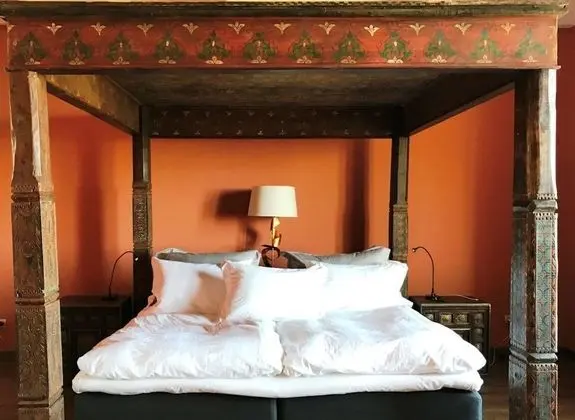 Villa (accomodates up to 45 people)