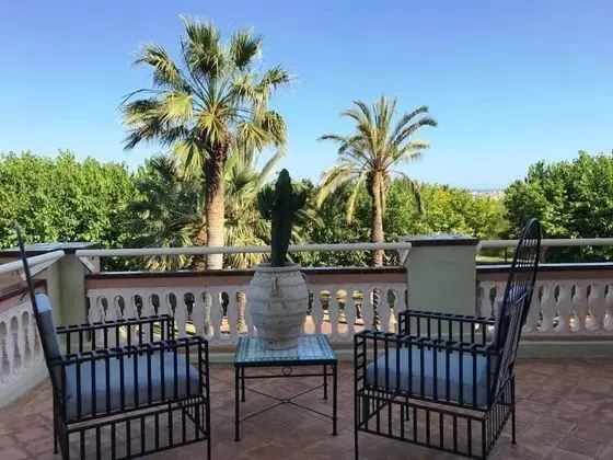 Villa (accomodates up to 45 people)