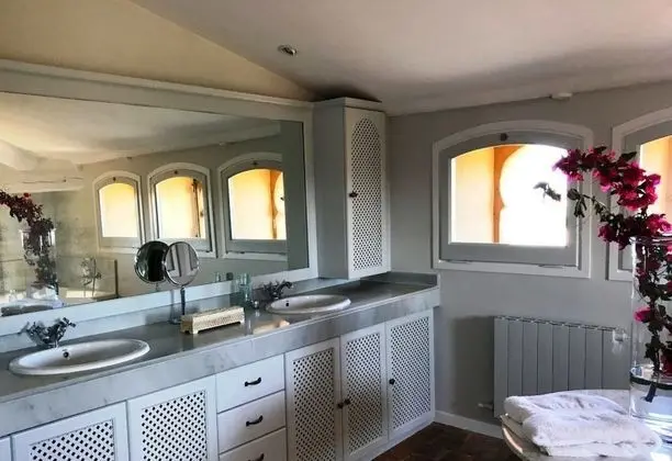 Villa (accomodates up to 45 people)