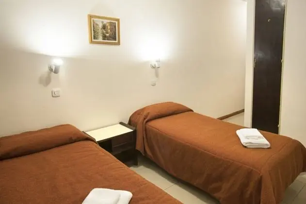 Üç Kişilik Oda, 3 Tek Kişilik Yatak