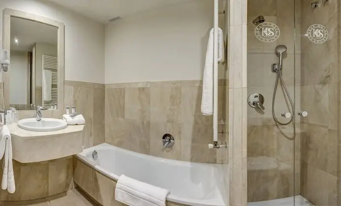 Tek Büyük Yataklı Oda (with extra bed)