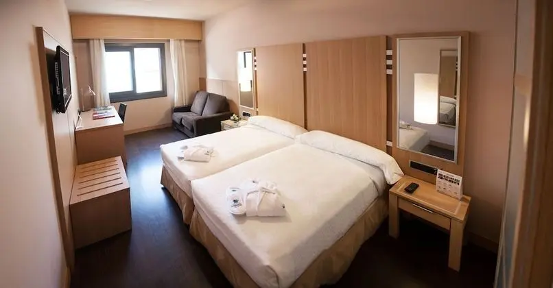 Tek Büyük veya İki Ayrı Yataklı Oda, Manzarasız