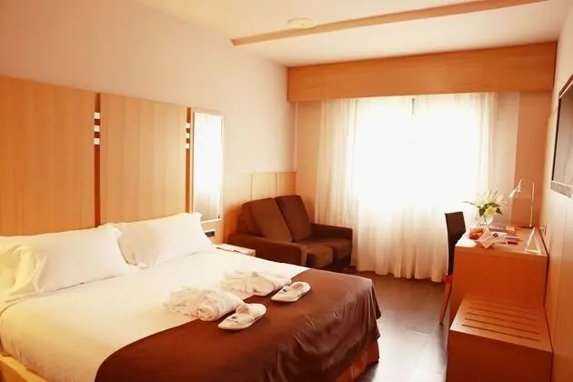 Tek Büyük veya İki Ayrı Yataklı Oda, Manzarasız