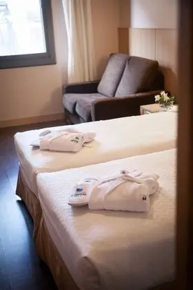 Tek Büyük veya İki Ayrı Yataklı Oda, Manzarasız